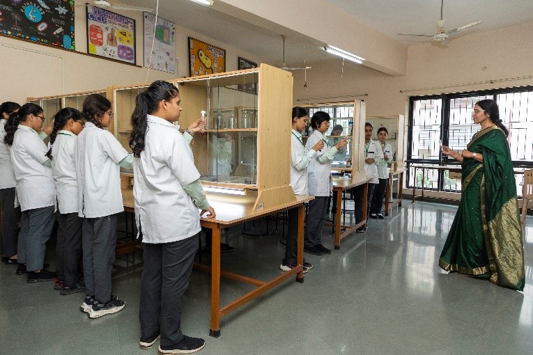 MICROBIOLOGY LAB
